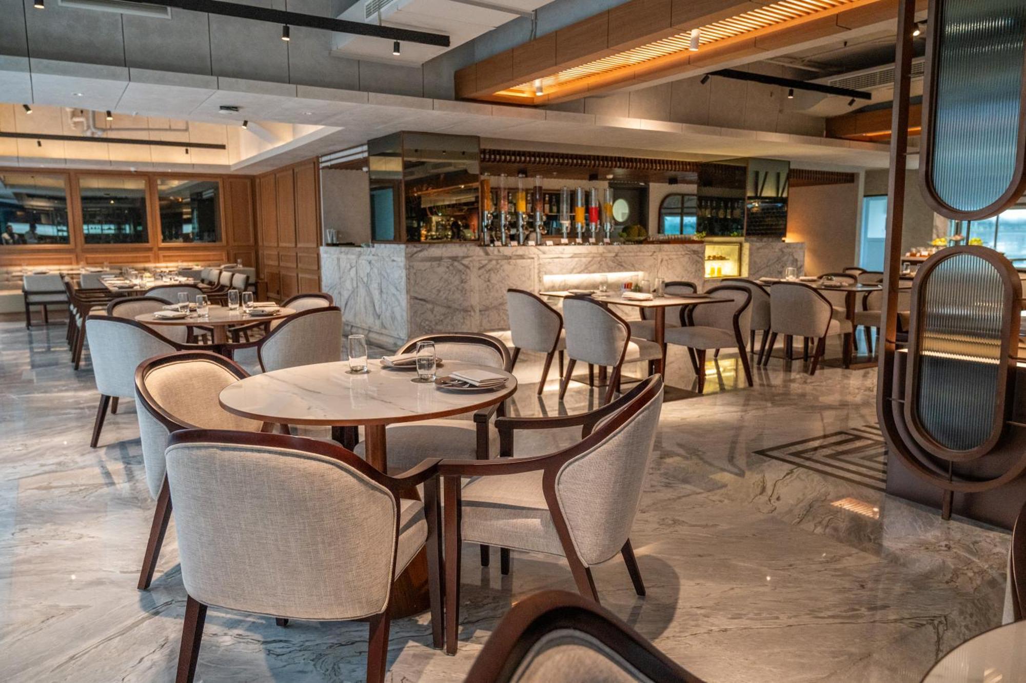 Moevenpick Hotel Jakarta City Centre Екстериор снимка
