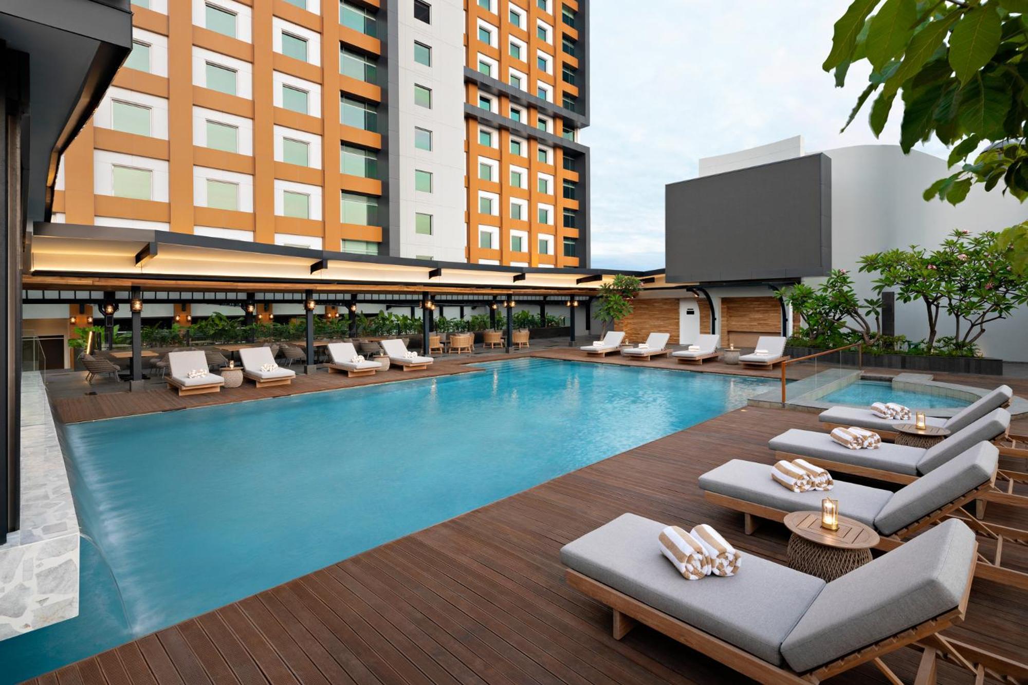 Moevenpick Hotel Jakarta City Centre Екстериор снимка