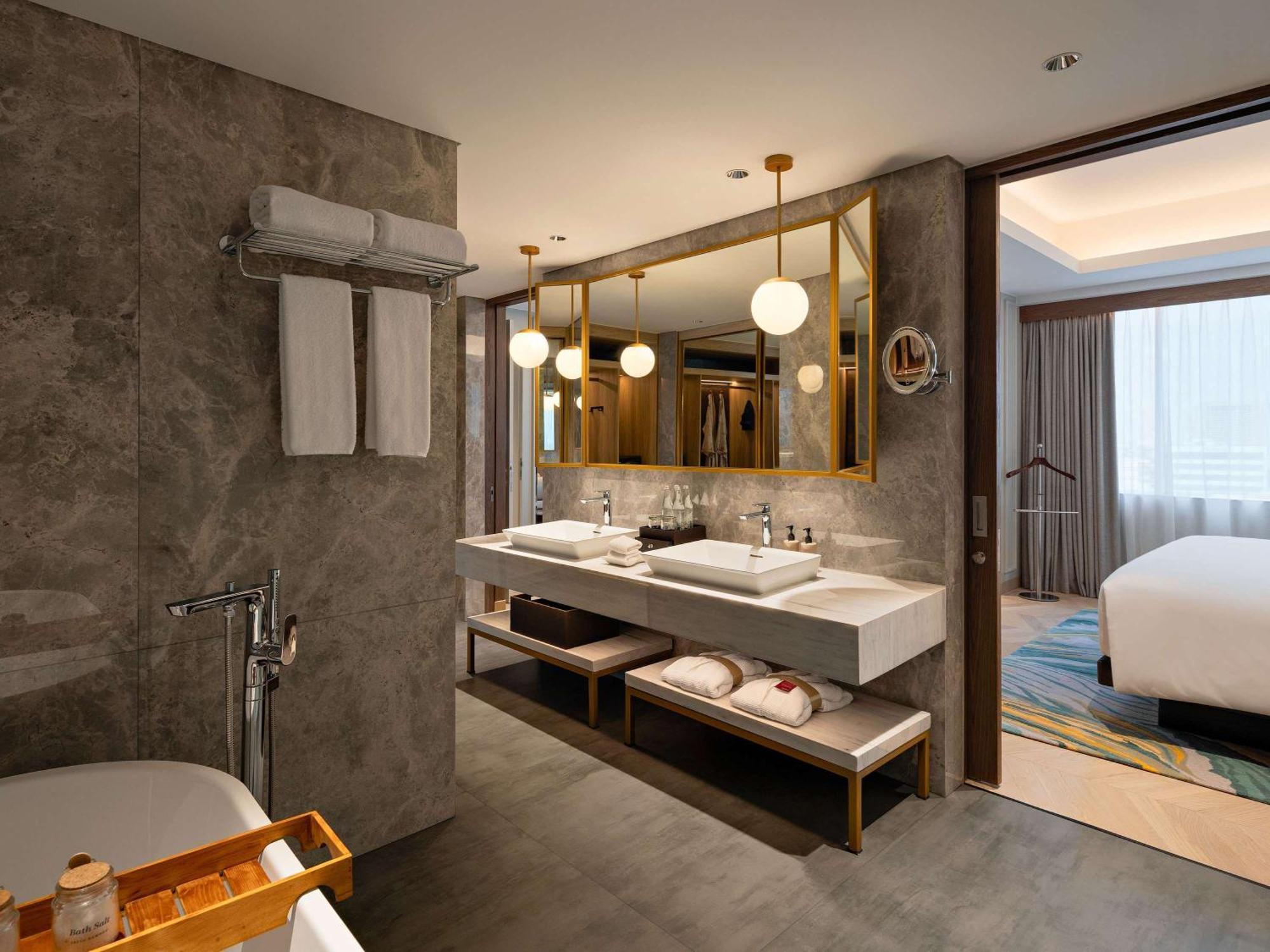 Moevenpick Hotel Jakarta City Centre Екстериор снимка