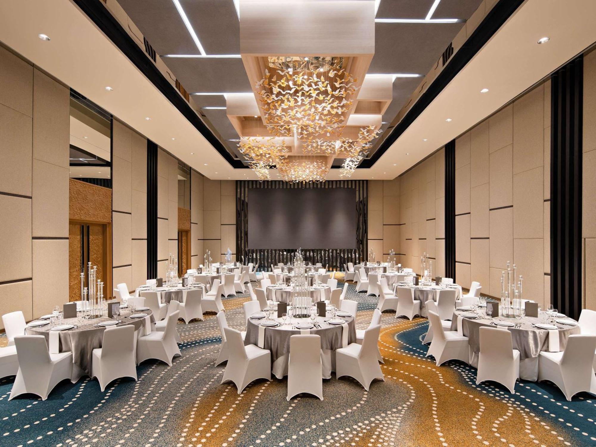 Moevenpick Hotel Jakarta City Centre Екстериор снимка