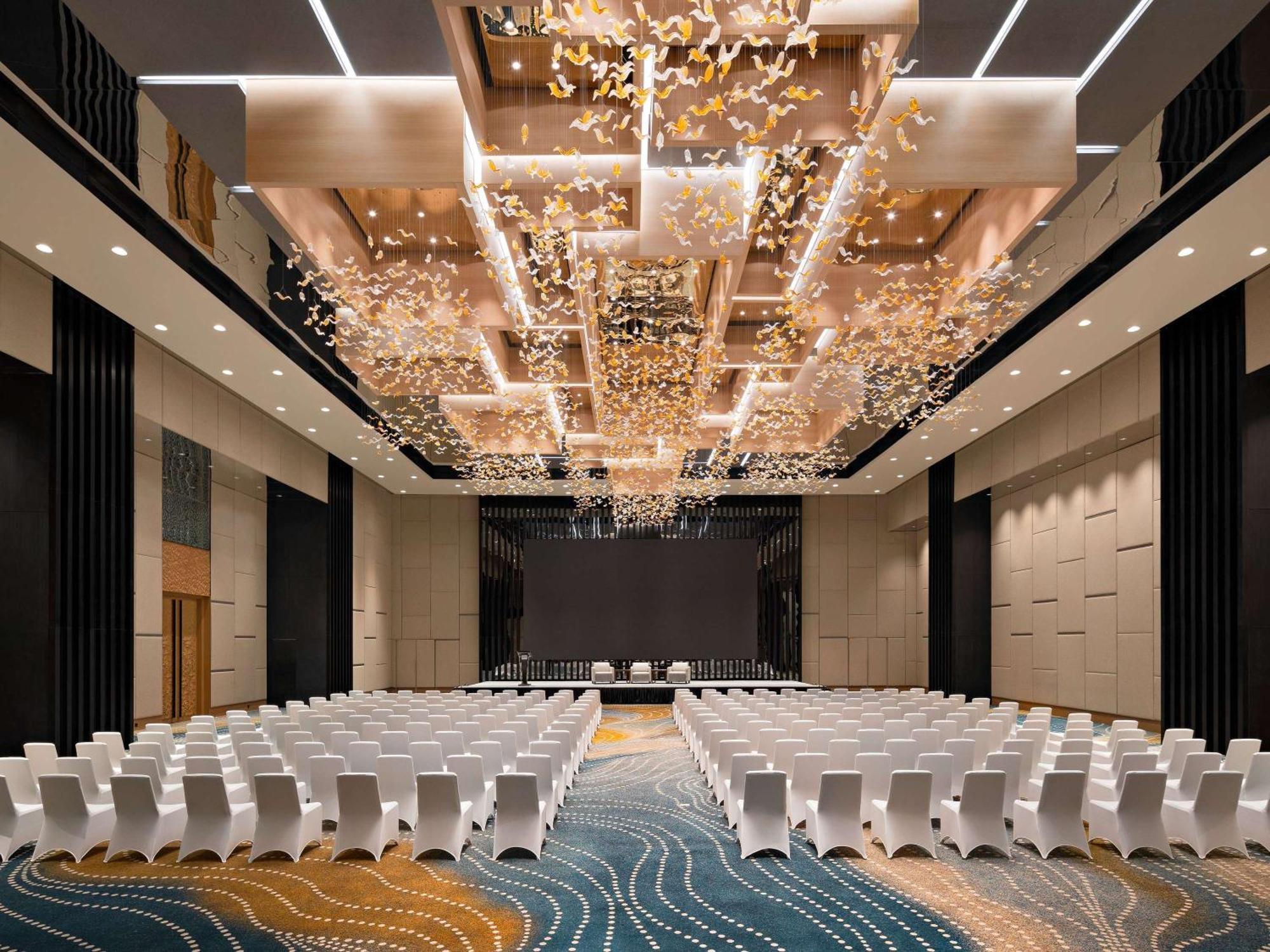 Moevenpick Hotel Jakarta City Centre Екстериор снимка