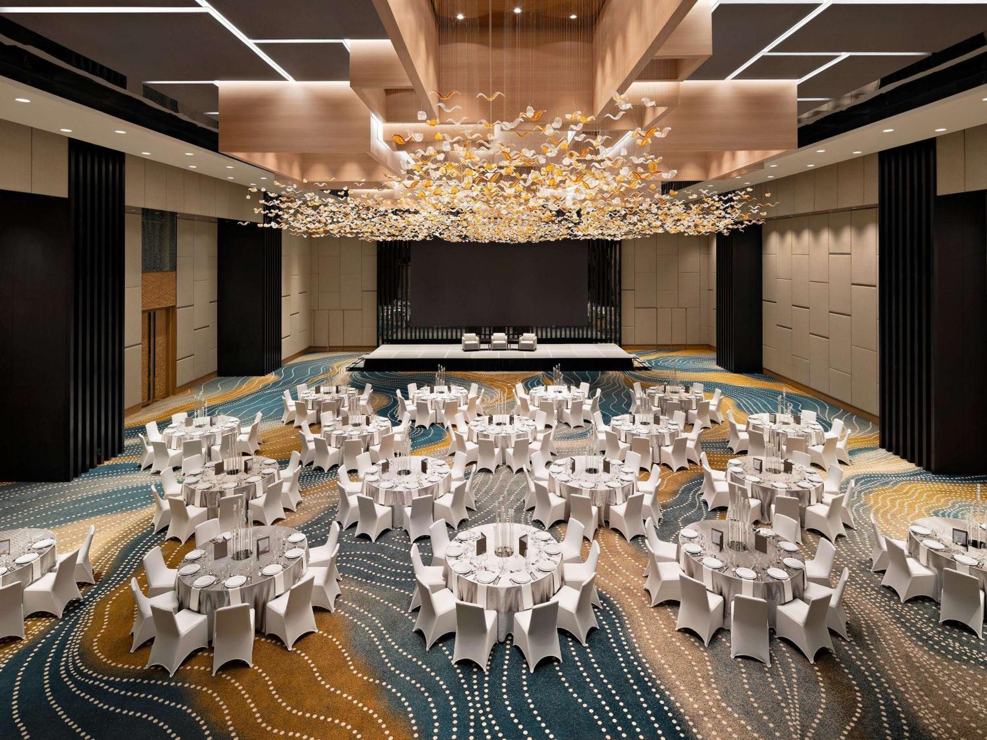 Moevenpick Hotel Jakarta City Centre Екстериор снимка