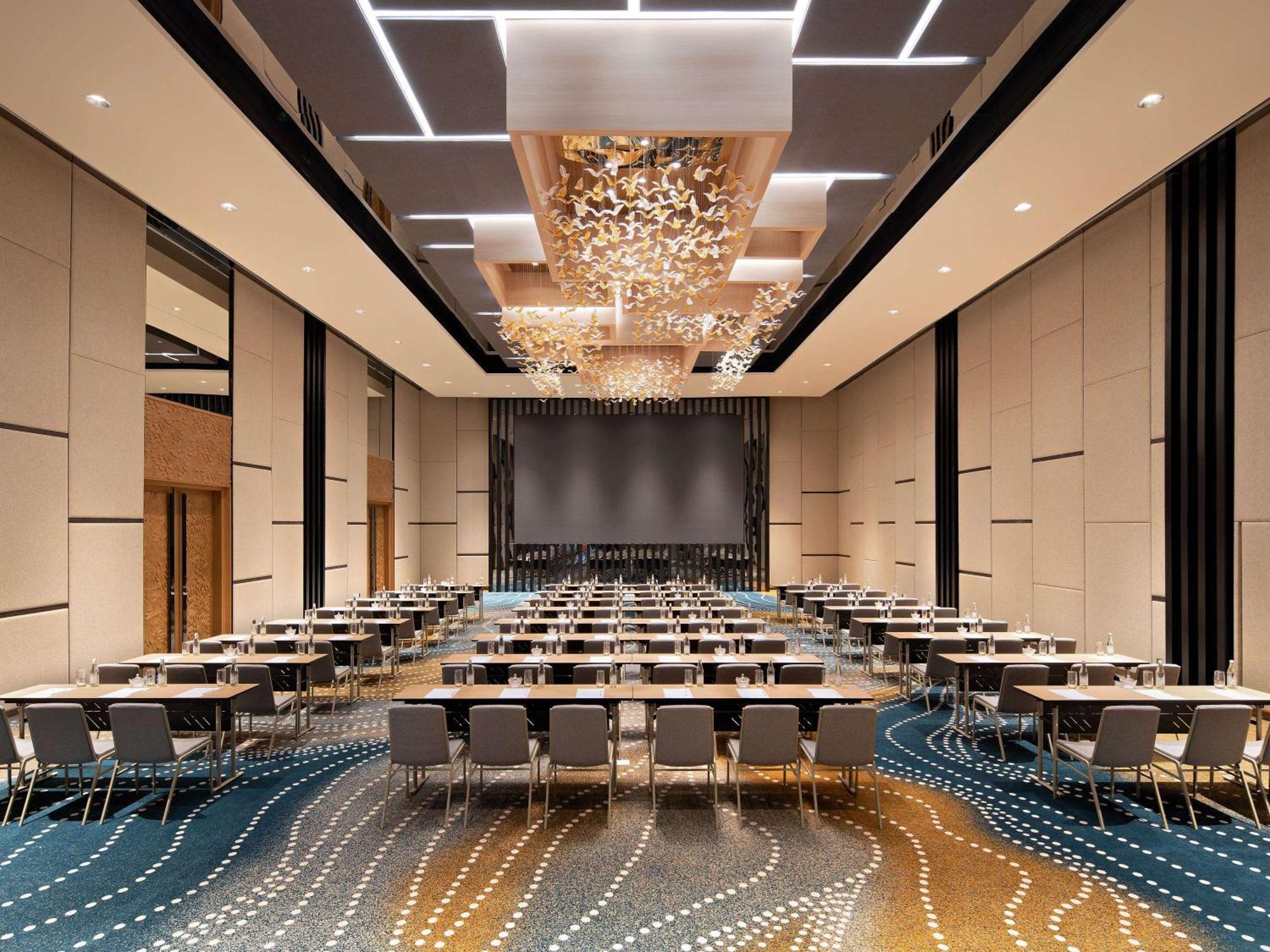 Moevenpick Hotel Jakarta City Centre Екстериор снимка