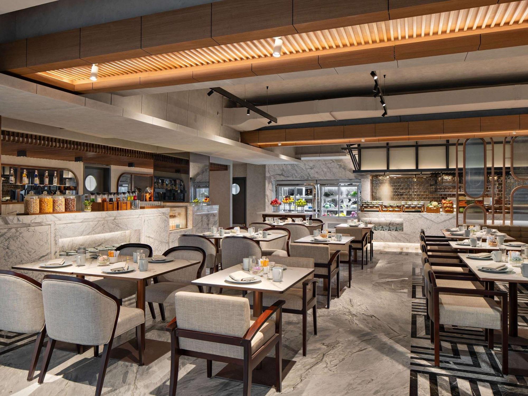 Moevenpick Hotel Jakarta City Centre Екстериор снимка