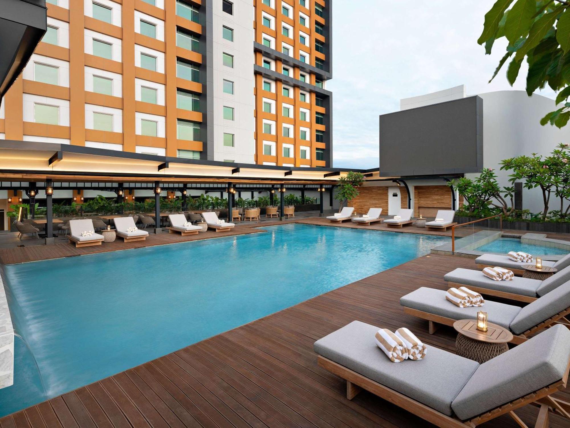 Moevenpick Hotel Jakarta City Centre Екстериор снимка